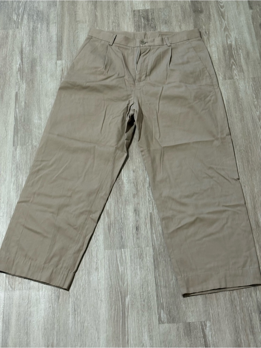 Women's Straight-Leg Pleated Trousers in Tan